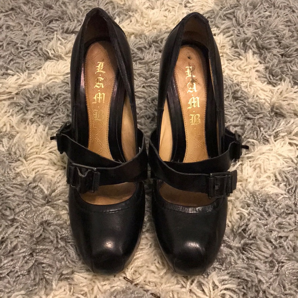 Black healed boots